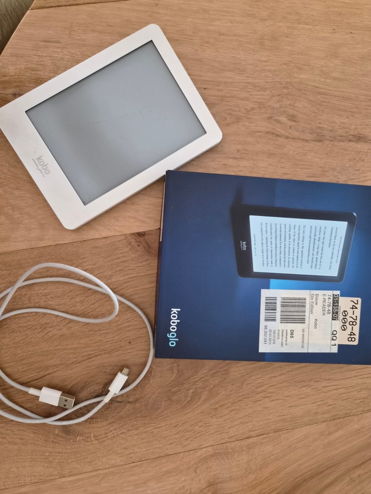 Kobo Glo eReader - defect, Ophalen of Verzenden, 6 inch of minder, KOBO.