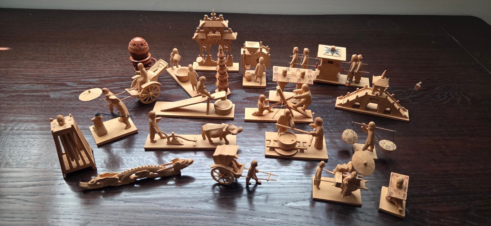 Set van 21 handgesneden houten miniaturen uit Indonesië, Ophalen, Azië, Hout