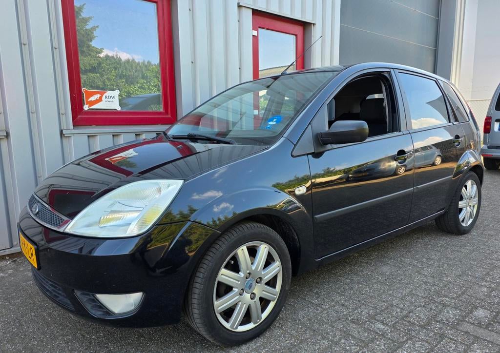 ✅ Ford Fiësta 1.4 16V 2005, Automaat! Airco, 5 Deurs, APK, Auto's, Ford, Bedrijf, Fiësta, ABS, Airbags, Airconditioning, Centrale vergrendeling