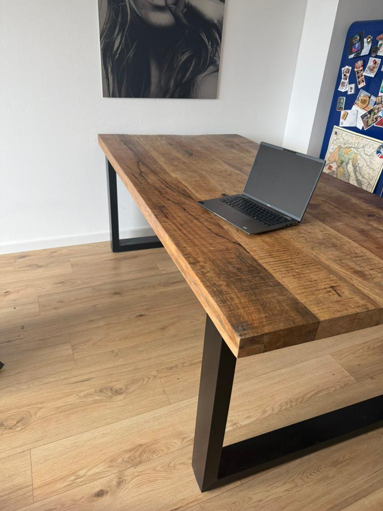 Robuuste eettafel van mangohout met metalen onderstel, Ophalen, Gebruikt, 100 tot 150 cm, 150 tot 200 cm