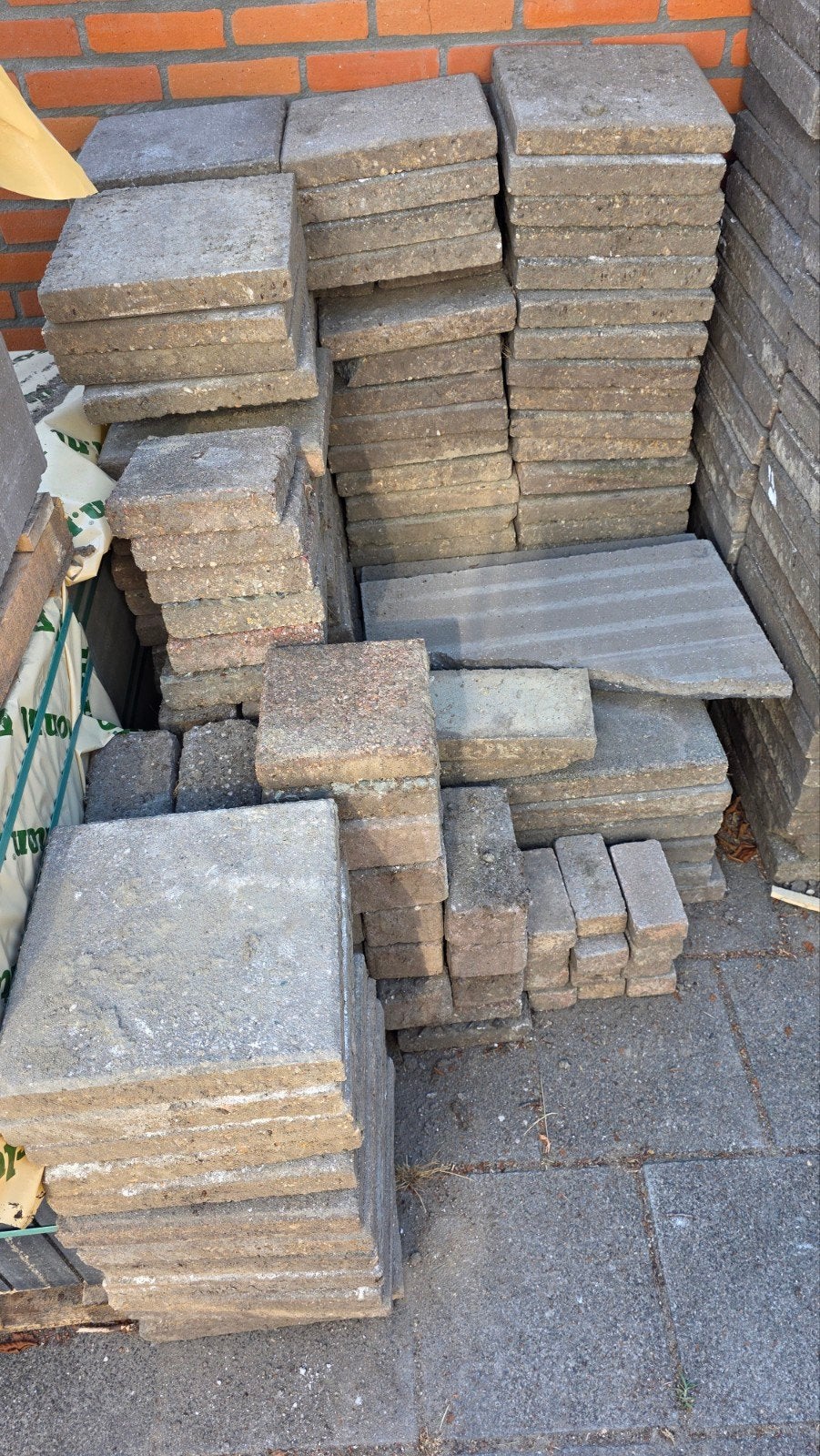 Gratis, Tuin en Terras, Tegels en Klinkers, Ophalen, Gebruikt, 10 m² of meer, Beton
