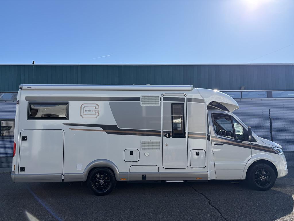 Carthago CHIC C-LINE T 4.9 LE Mercedes Aut 2000km Levelsyste, Caravans en Kamperen, Campers, Automaat, 7 tot 8 meter, Diesel, Carthago