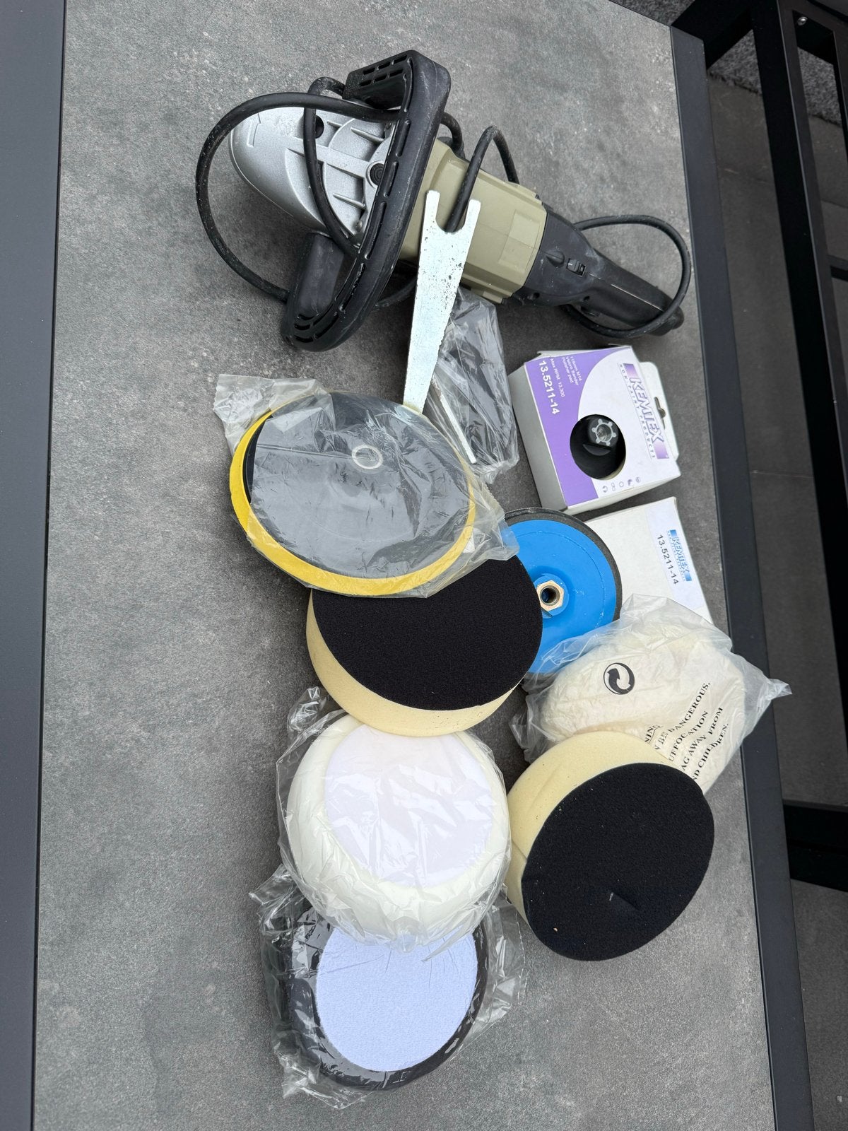 Elektrische Polijstmachine 1300W met diverse pads, Ophalen of Verzenden, Gebruikt, 1200 watt of meer, Overige typen
