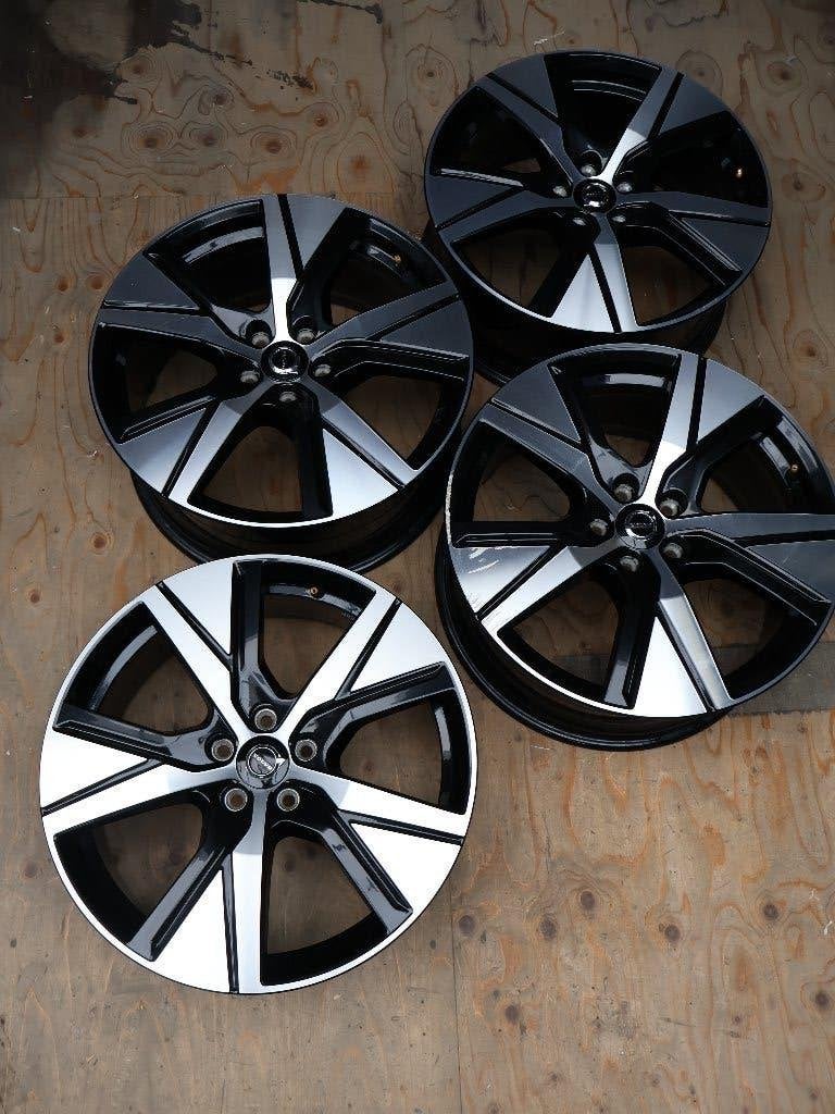 Originele Volvo velgset (32134537 & 32243375) Breedte Adv.2, Auto-onderdelen, Banden en Velgen, Gebruikt, Velg(en), *, *