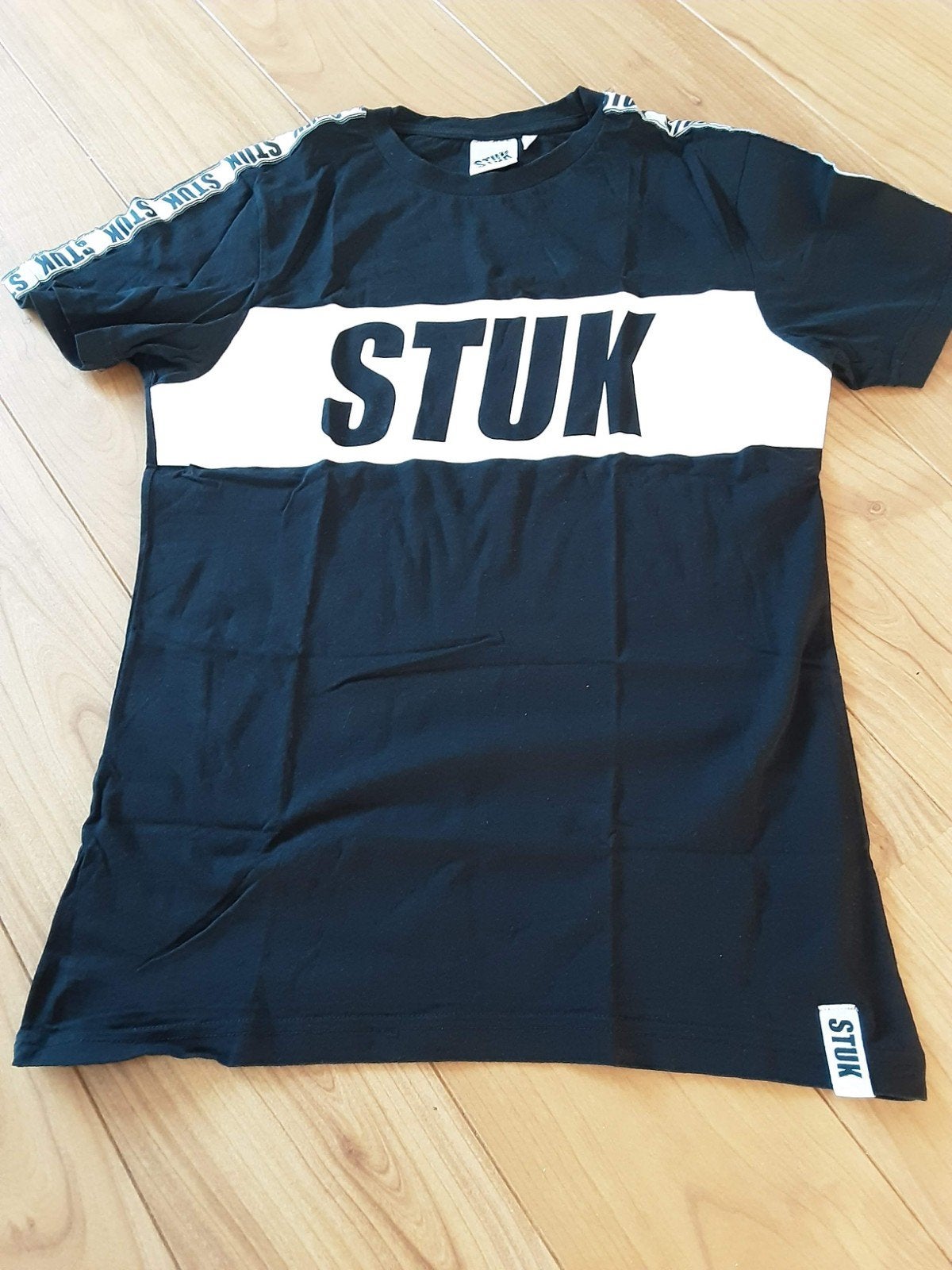 STUK.TV T-shirt Zwart Maat S, Zwart, Ophalen of Verzenden, Zo goed als nieuw, Korte mouw