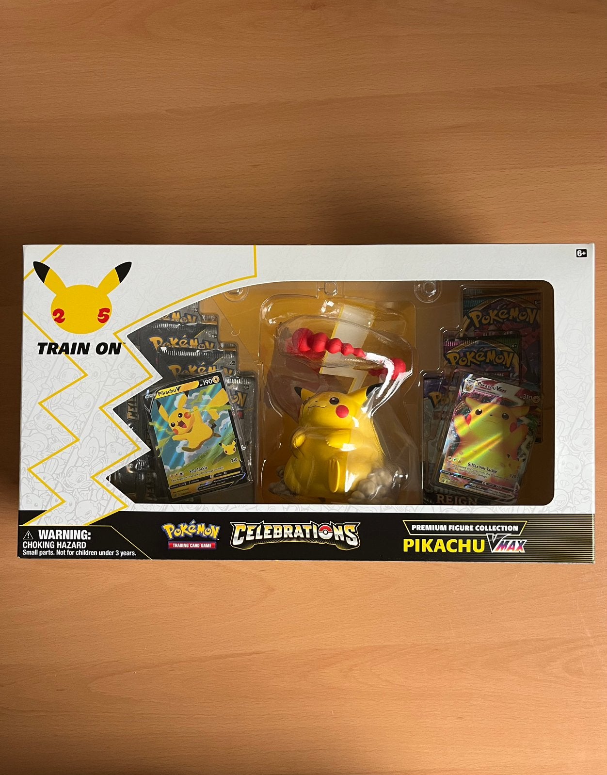 Pokémon Celebrations Pikachu VMAX Premium Figuur Collectie, Ophalen of Verzenden, Nieuw, Overige typen