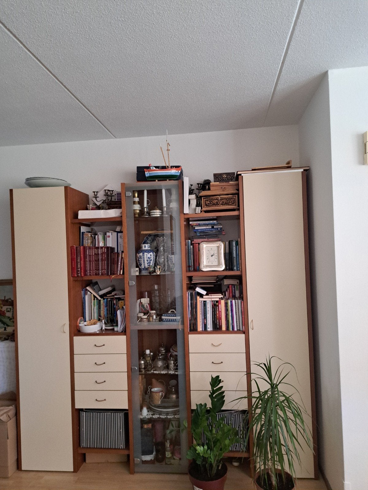 Mooie Vitrinekast met Opbergruimte h 205-b 210- d40 cm, Huis en Inrichting, Kasten | Vitrinekasten, Gebruikt, Met deur(en), 150 tot 200 cm