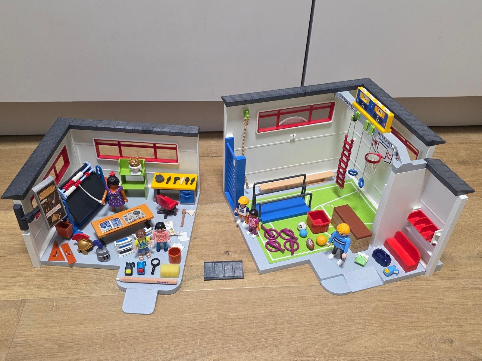 Playmobil 9454 sportlokaal en 9455 geschiedenislokaal school, Ophalen of Verzenden, Zo goed als nieuw, Complete set