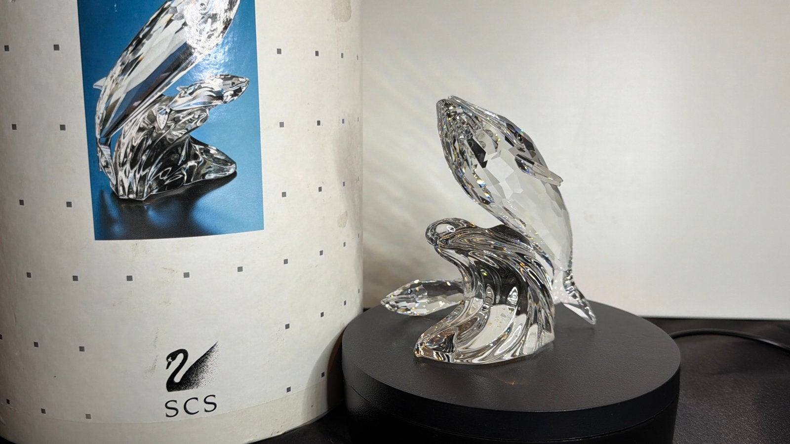Swarovski SCS Jaarstuk 1992 – De Walvissen “Care for Me”, Verzamelen, Ophalen of Verzenden, Zo goed als nieuw, Figuurtje