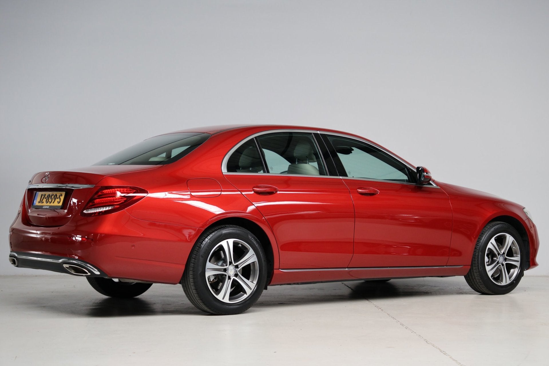 Mercedes-Benz E-klasse 200 Ambition 1e eigenaar | head-up |, Auto's, Automaat, Dealer onderhouden, Achterwielaandrijving, Gebruikt
