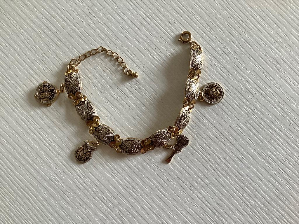 Damascener Toledo armband met bedels., Overige materialen, Ophalen of Verzenden, Zo goed als nieuw, Met bedels of kralen
