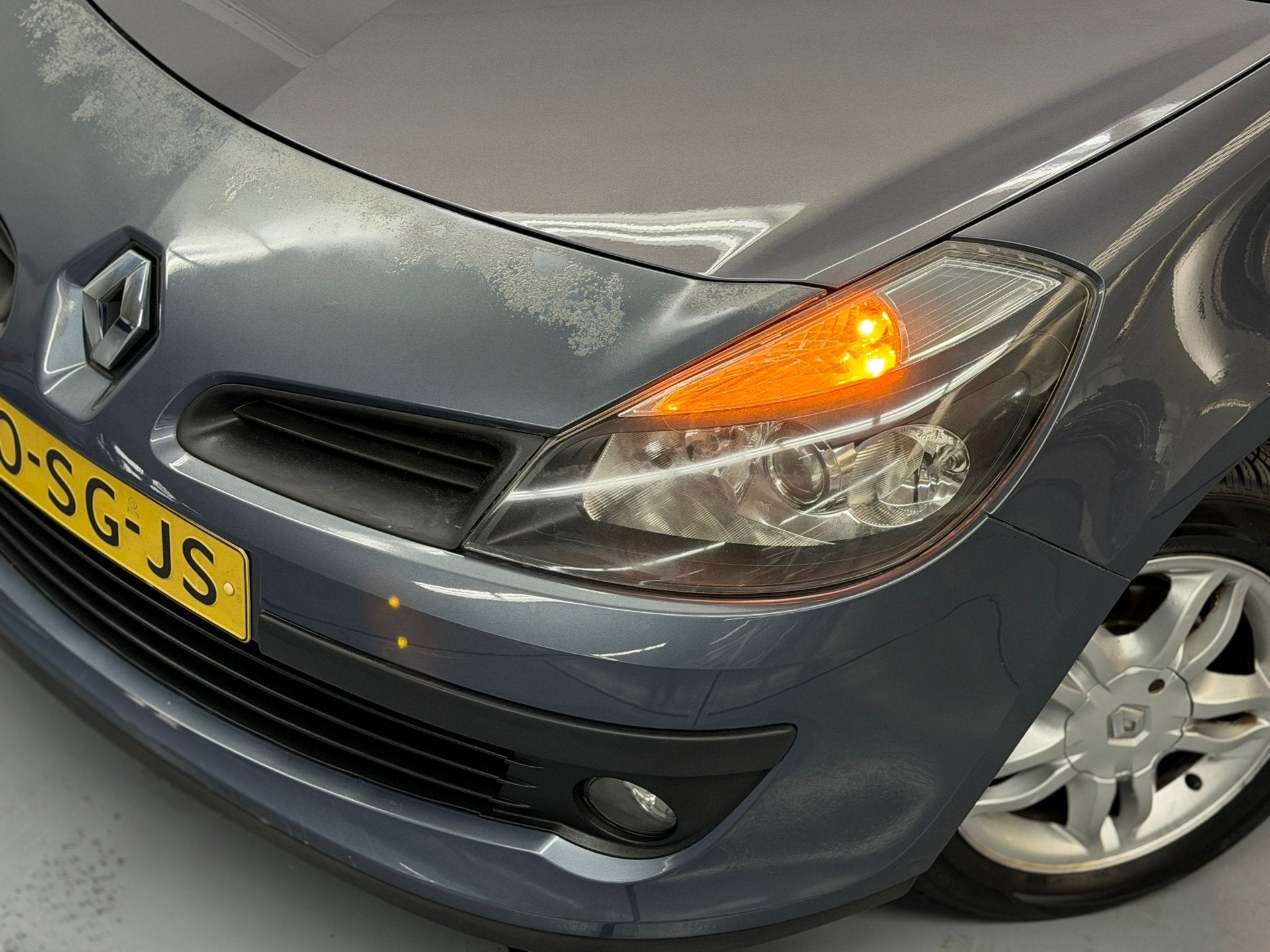 Renault Clio 1.4-16V Team Spirit Airco CarPlay APK, Auto's, Voorwielaandrijving, Gebruikt, Zwart, 4 cilinders