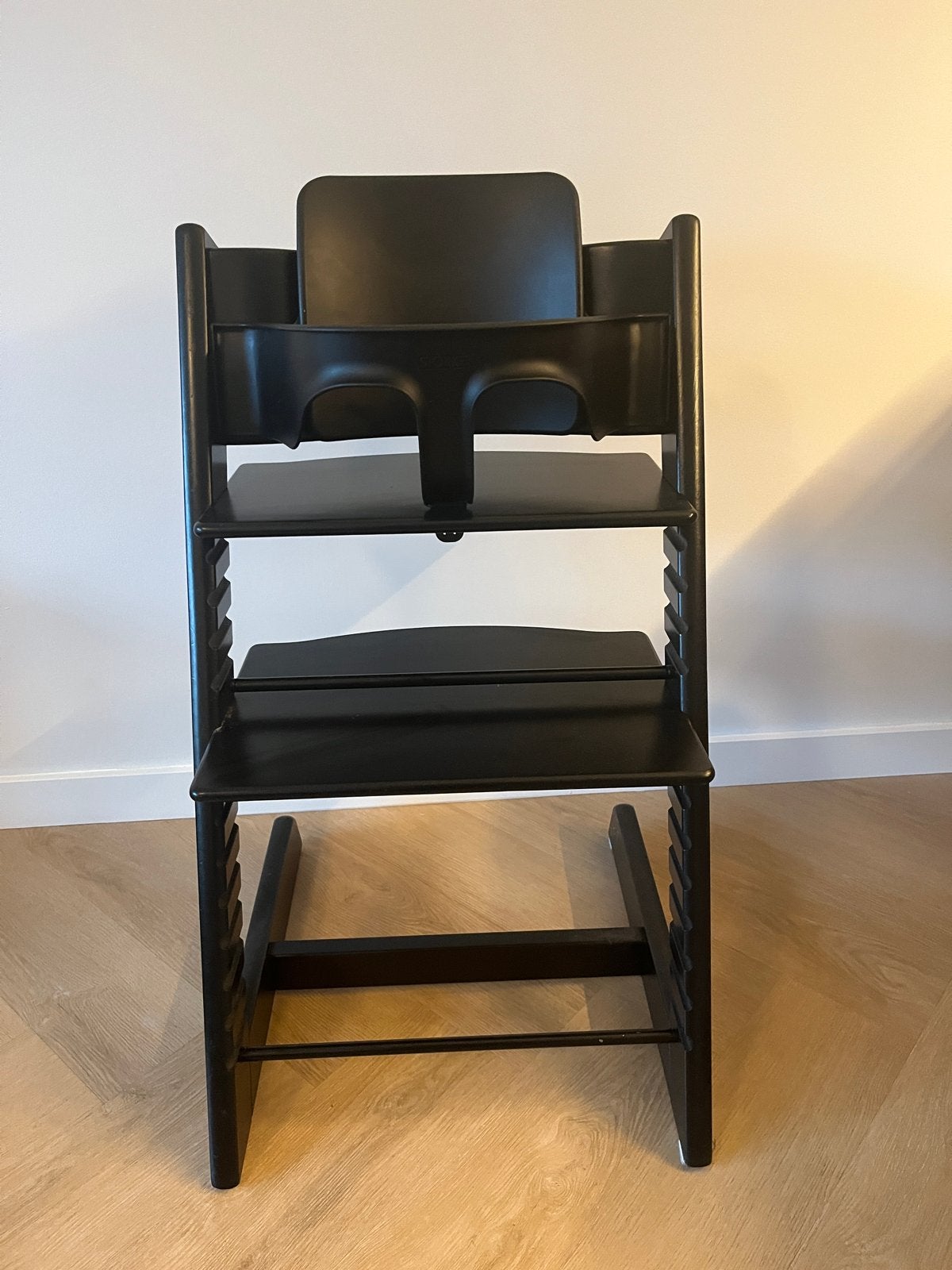 Stokke Tripp Trapp stoel zwart met babyset V3, Kinderen en Baby's, Ophalen, Zo goed als nieuw, Meegroeistoel