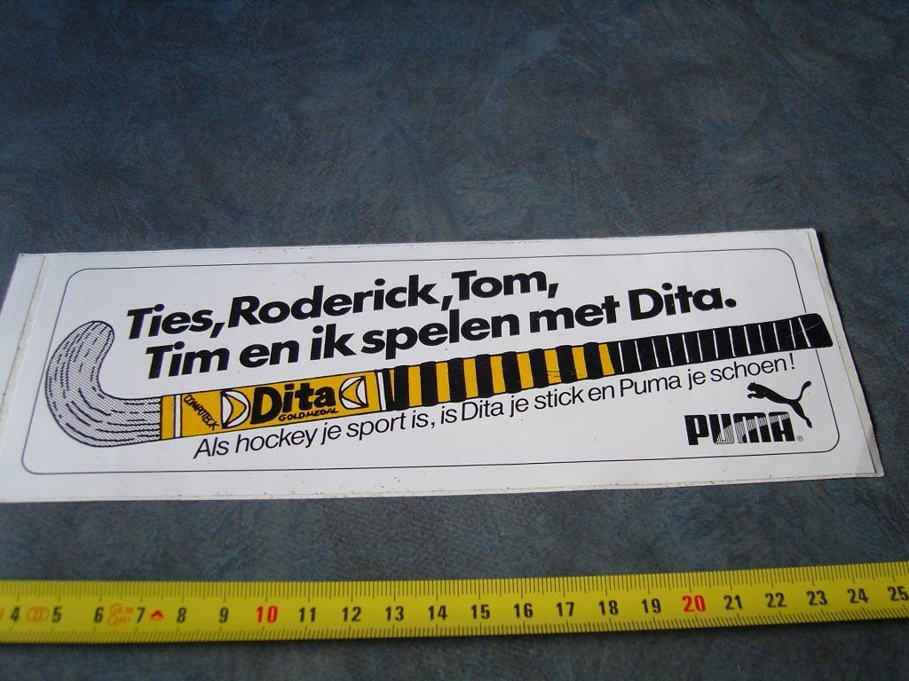 sticker PUMA  Als hockey je sport is. is DITA je stick, Ophalen of Verzenden, Zo goed als nieuw