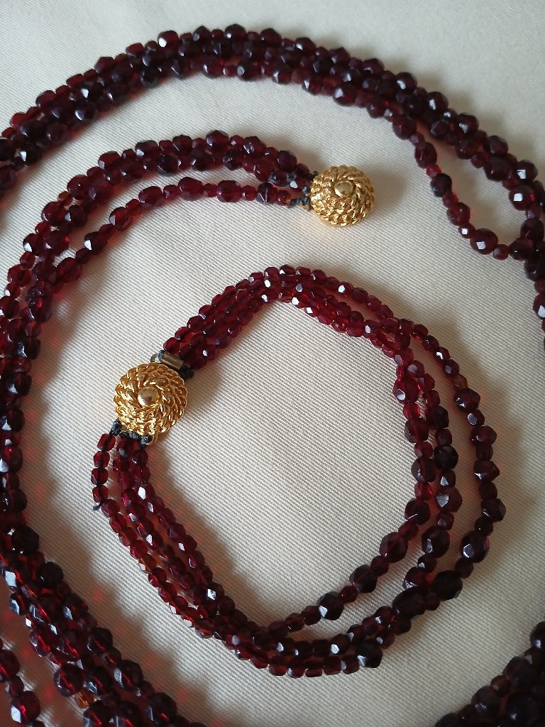 Snoer + armband Granaat kralen, 63.5 + 20.5 cm, Sieraden, Tassen en Uiterlijk, Kettingen, Verzenden, Gebruikt, Rood, Steen of Mineraal