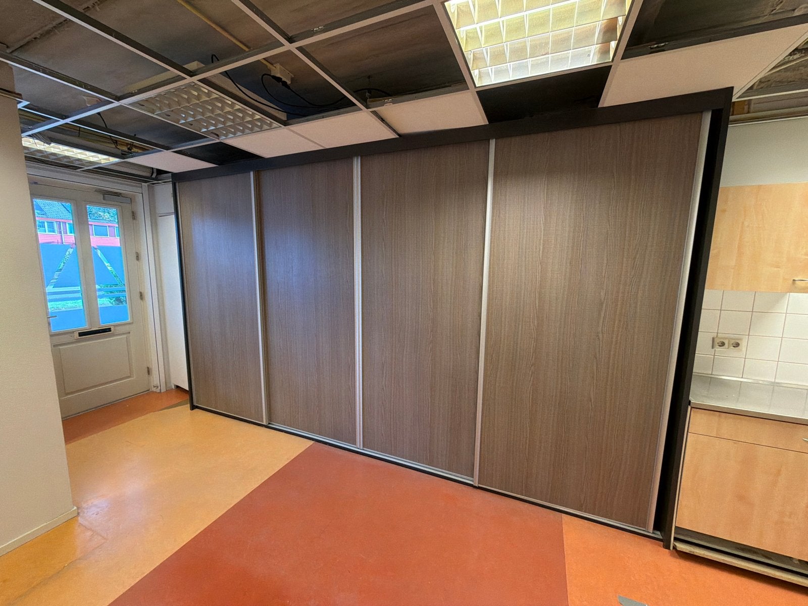 Grote Archiefkast met Schuifdeuren - 4.20m Breed, Gebruikt, Meerdere deuren, Ophalen of Verzenden, 200 cm of meer