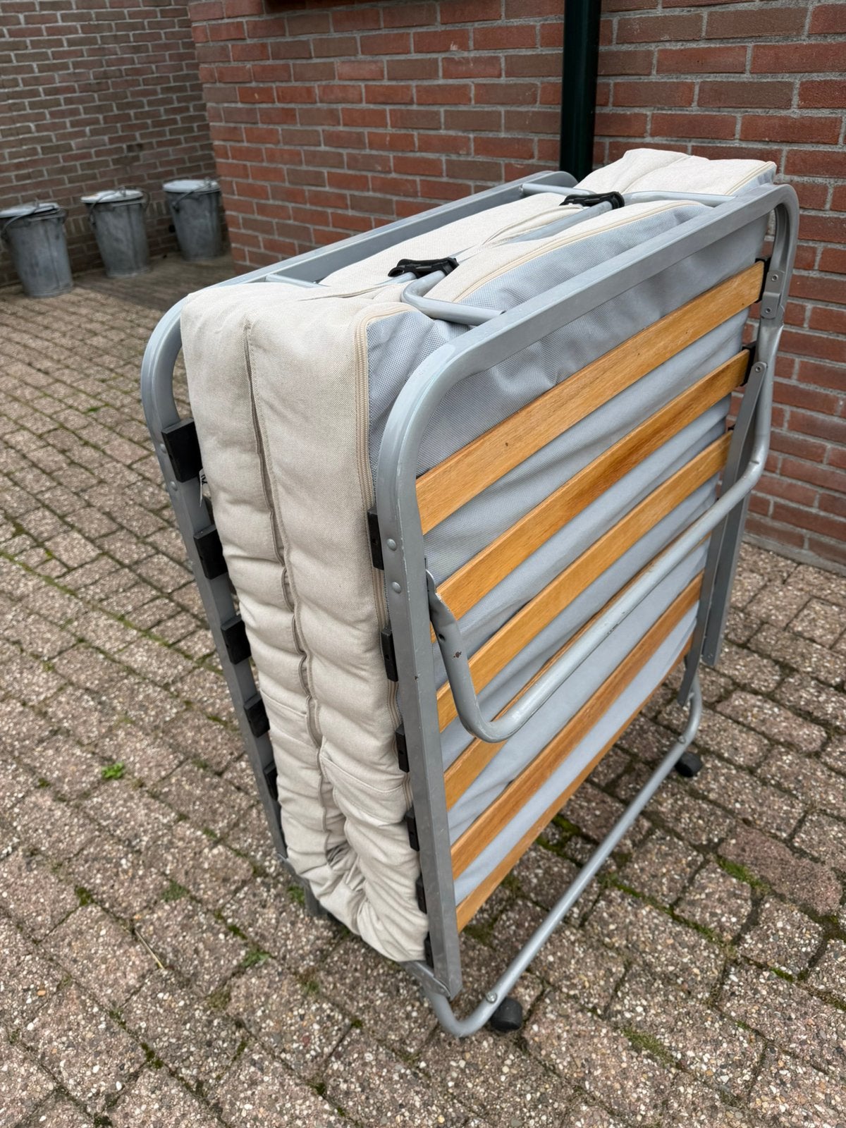 Opklapbed met matras, Ophalen, Eenpersoons, Zo goed als nieuw, 80 cm