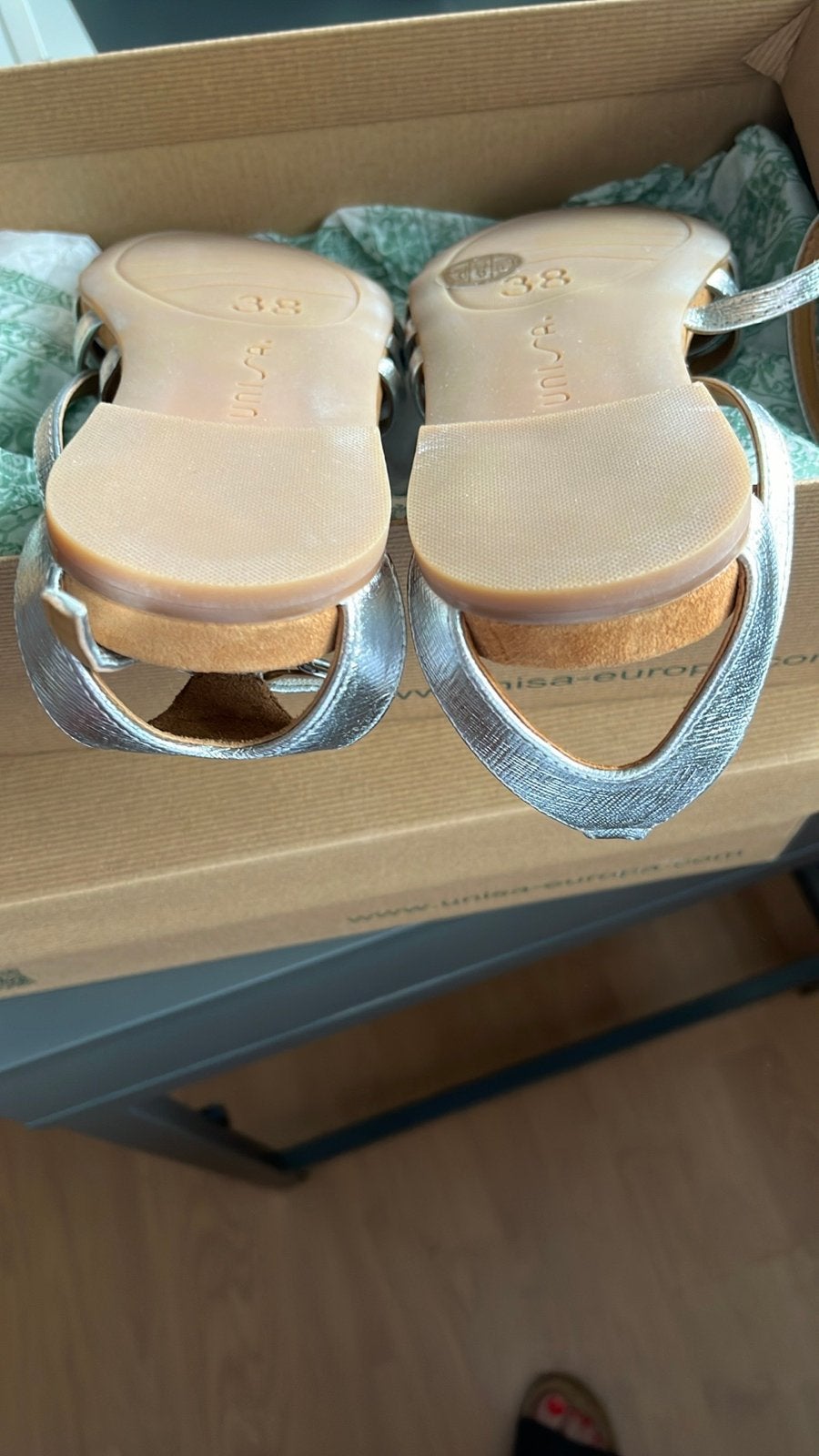 Nieuwe zilveren sandalen Unisa, maat 38, Kleding | Dames, Ophalen of Verzenden, Nieuw, Overige kleuren, Sandalen of Muiltjes