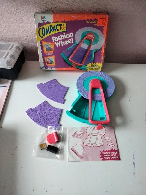Compact fashion wheel / modewijzers, Overige thema's, Meerkleurig, Ophalen of Verzenden, Zo goed als nieuw