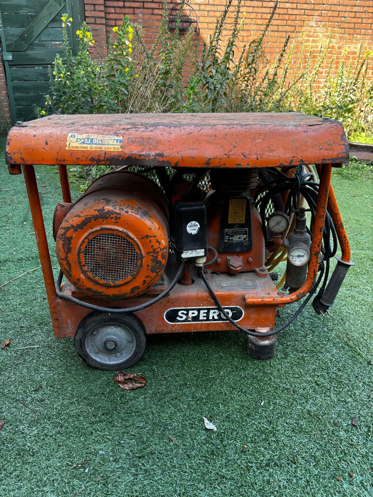 Oude maar goed werkende compressor, ideaal voor scooters, Doe-het-zelf en Verbouw, Ophalen, Gebruikt, 10 bar of meer, 200 tot 400 liter/min