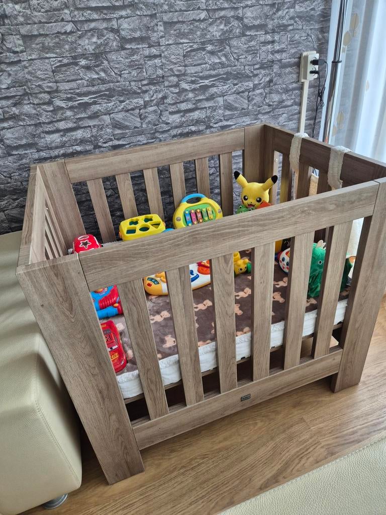 Baby box TWF wood met matras, Ophalen, Zo goed als nieuw, Vierkant