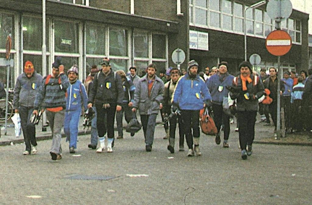 36092 Leeuwarden Elfstedentocht 1985 Niet gelopen, Verzamelen, Ansichtkaarten | Nederland, Ophalen of Verzenden, 1980 tot heden