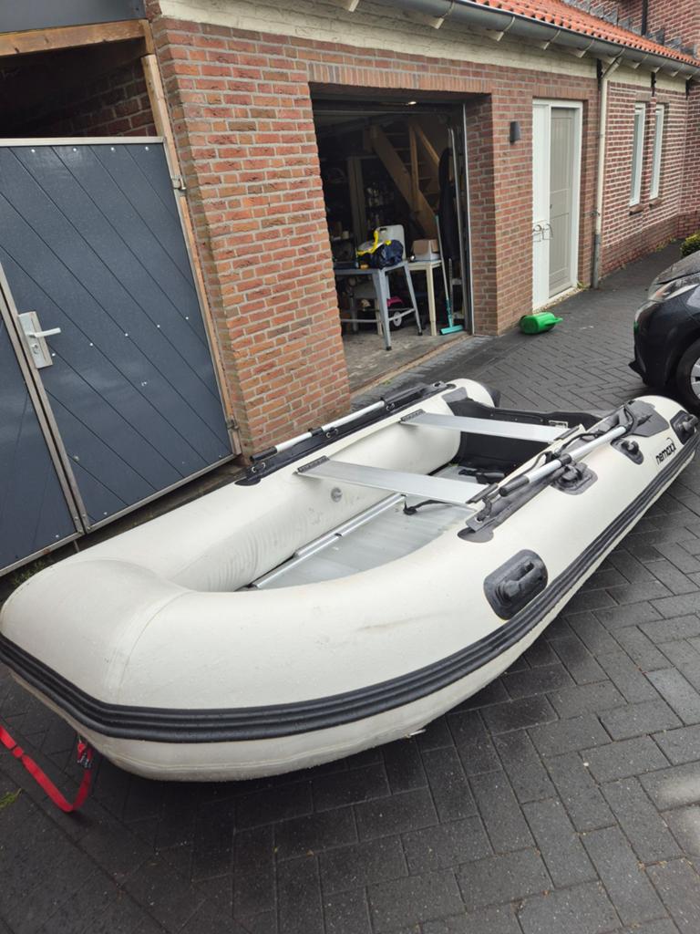 Zo goed als nieuwe rubberboot - 3.3m lang, compleet, Watersport en Boten, Ophalen of Verzenden, Zo goed als nieuw