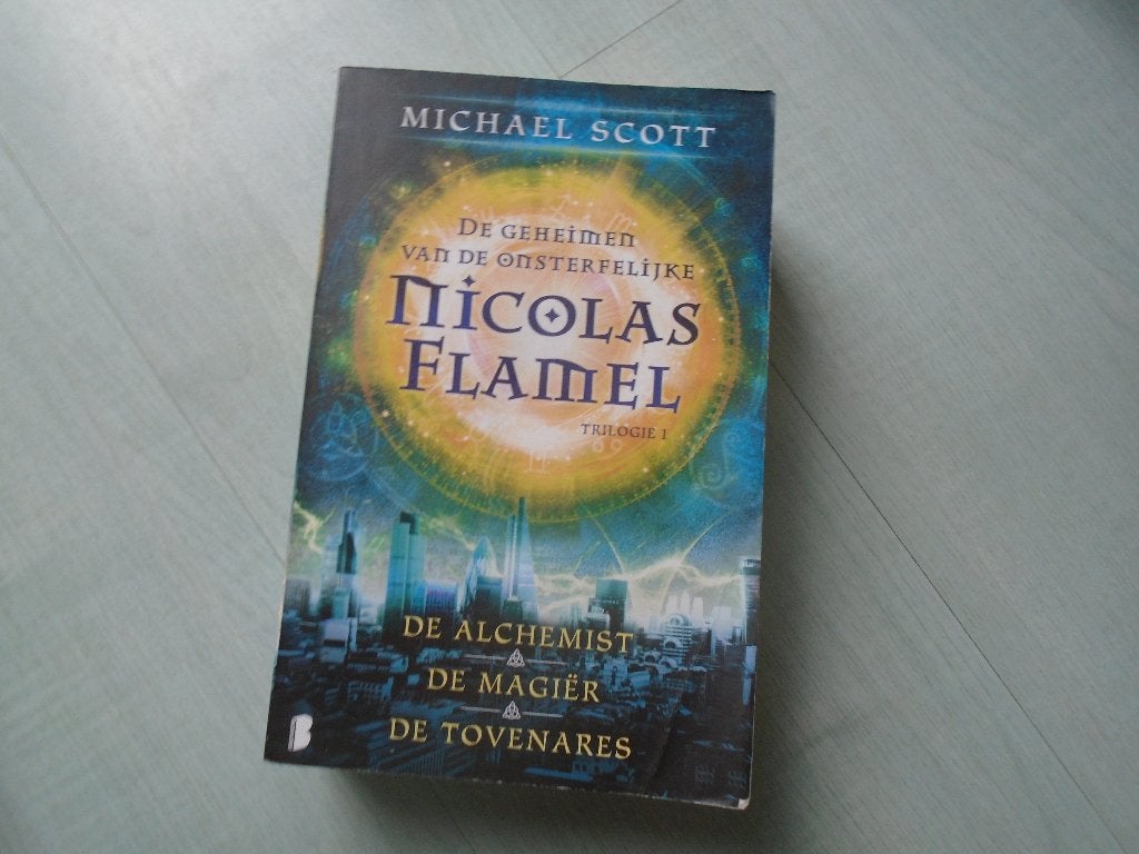 nicholas flamel, michael scott, Boeken, Ophalen of Verzenden, Zo goed als nieuw, Nicholas flamel