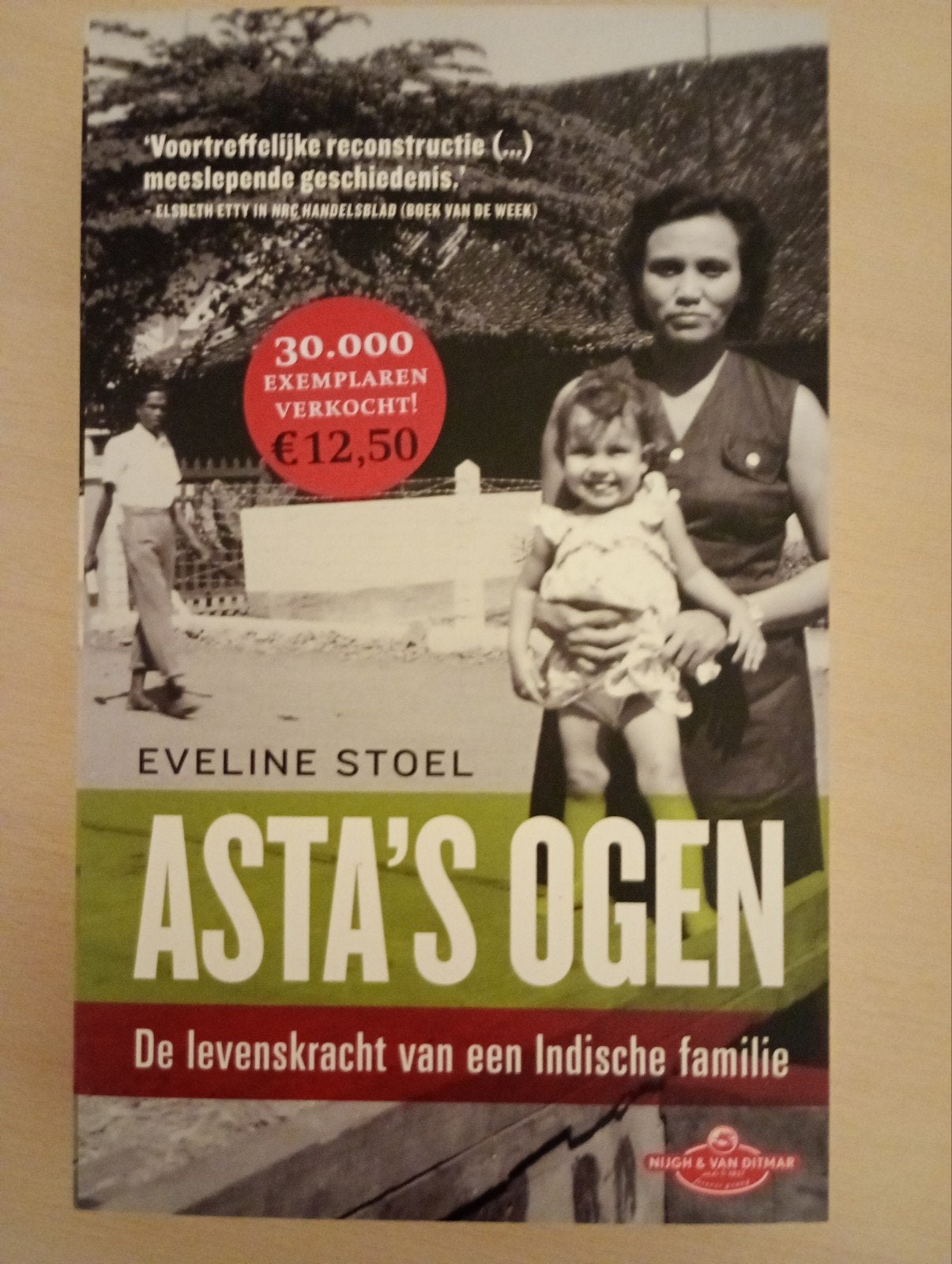 Asta's Ogen - De levenskracht van een Indische familie, Ophalen, 20e eeuw of later, Zo goed als nieuw, Eveline Stoel