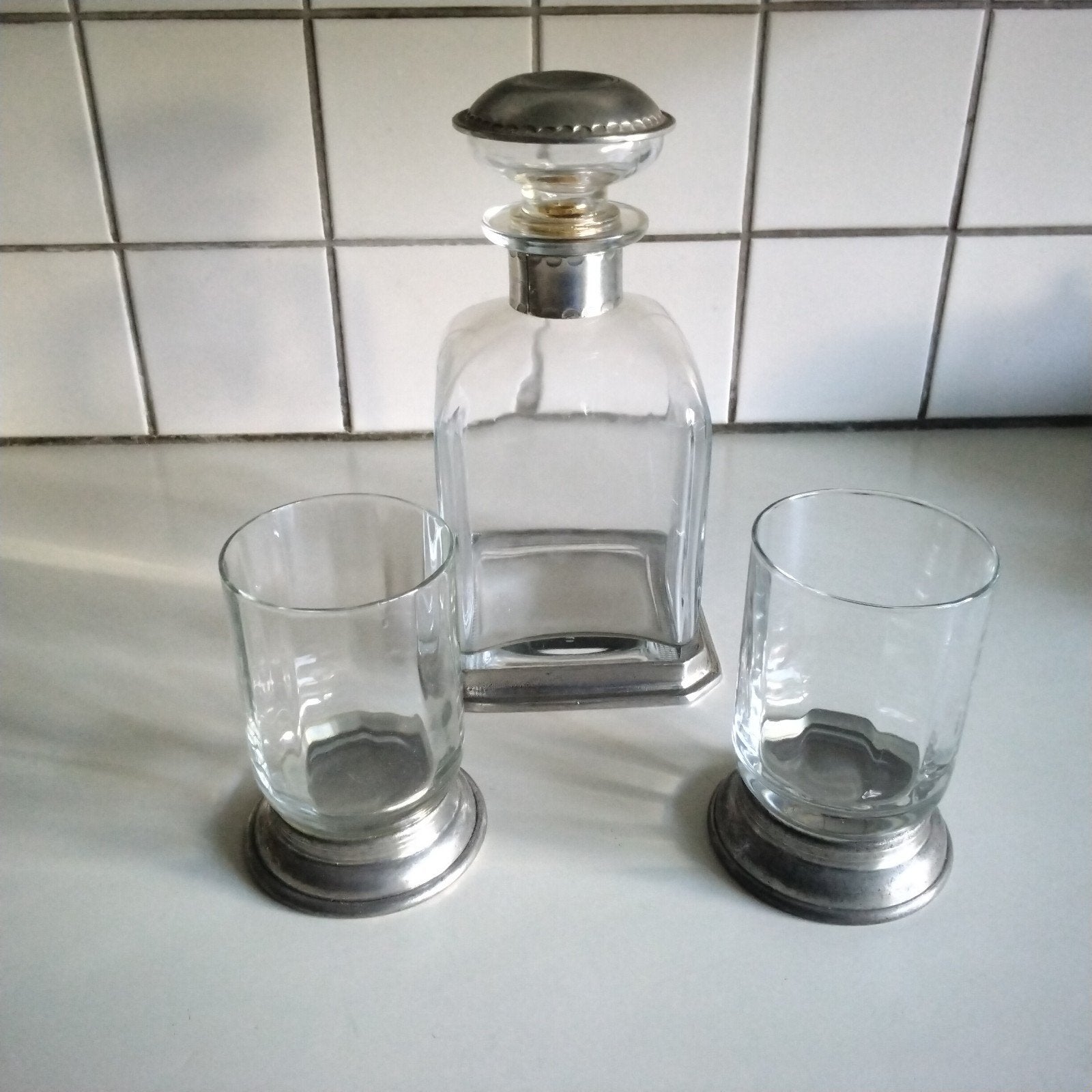 Whisky karaf met tinnen basis en dop +2 glazen, Ophalen of Verzenden