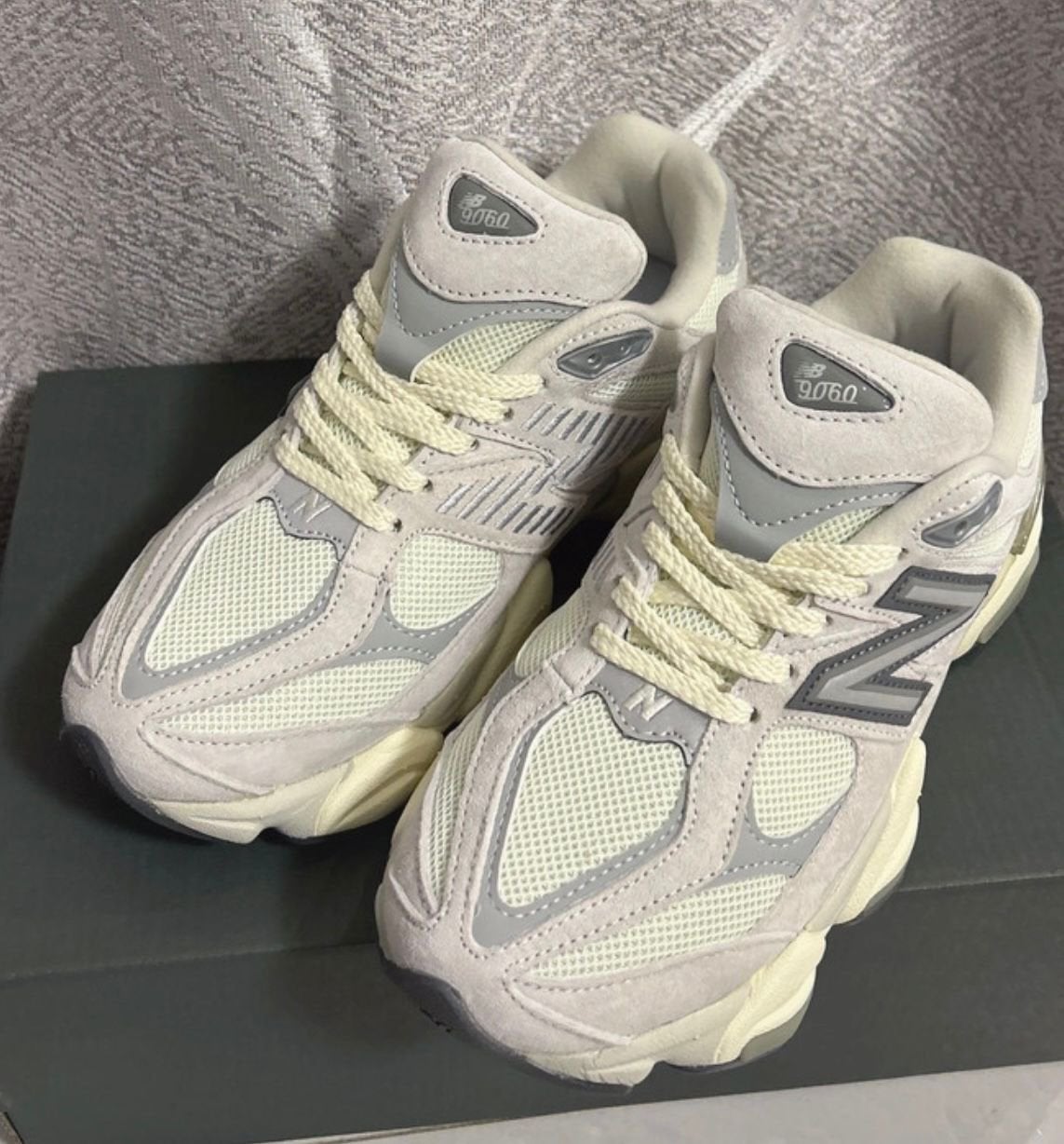 New balance 9060 sea salt, Ophalen of Verzenden, Zo goed als nieuw, Overige kleuren