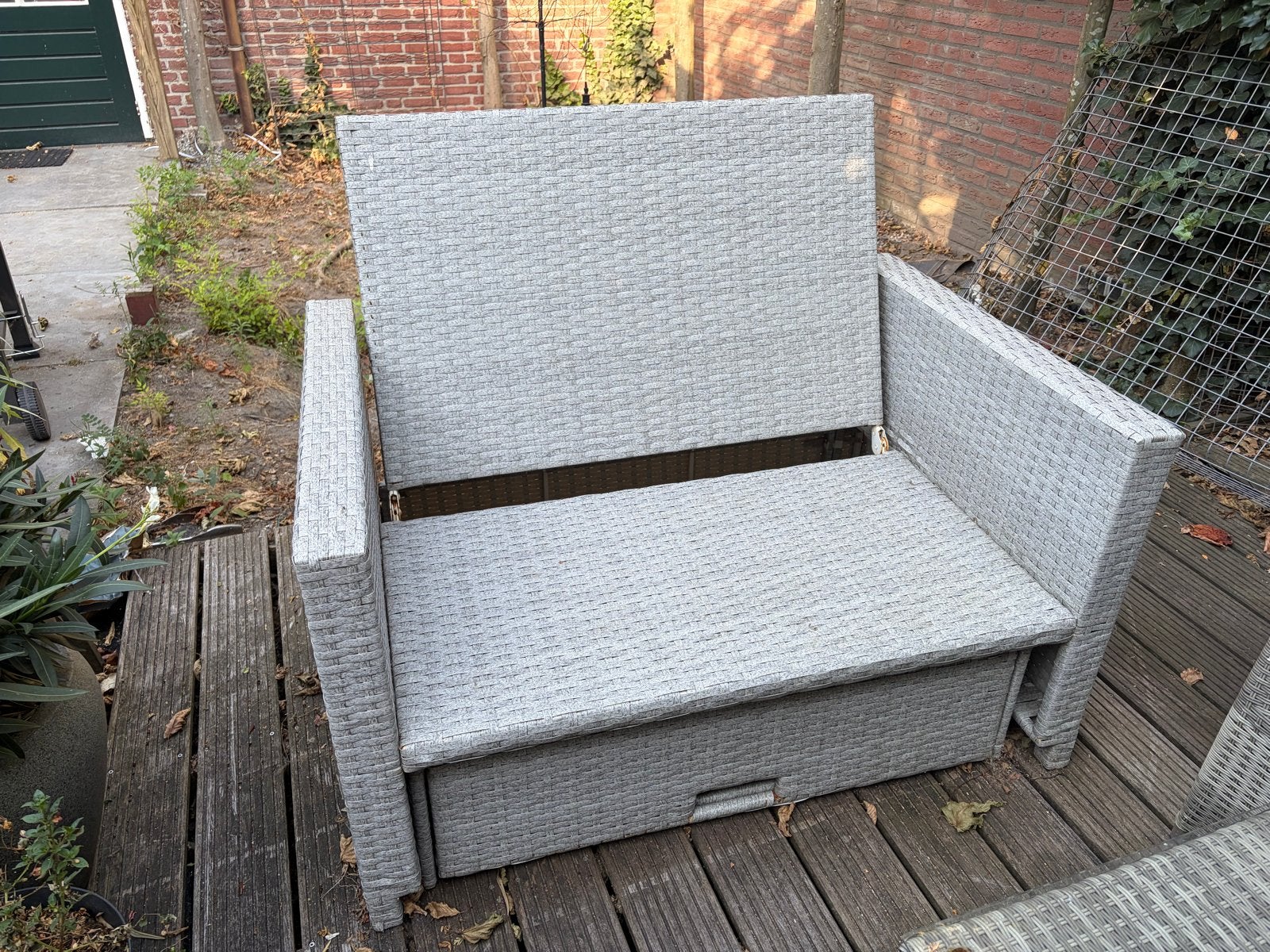 Wicker Loungestoel met uitschuifbaar voetenbankje en opbergr, Tuin en Terras, Gebruikt, Loungeset, Wicker, Stoel