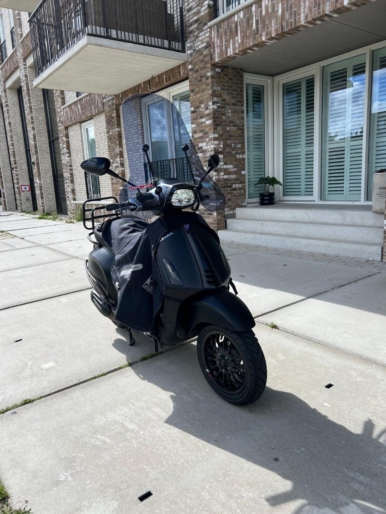Vespa sprint, Fietsen en Brommers, Ophalen, Zo goed als nieuw, Benzine