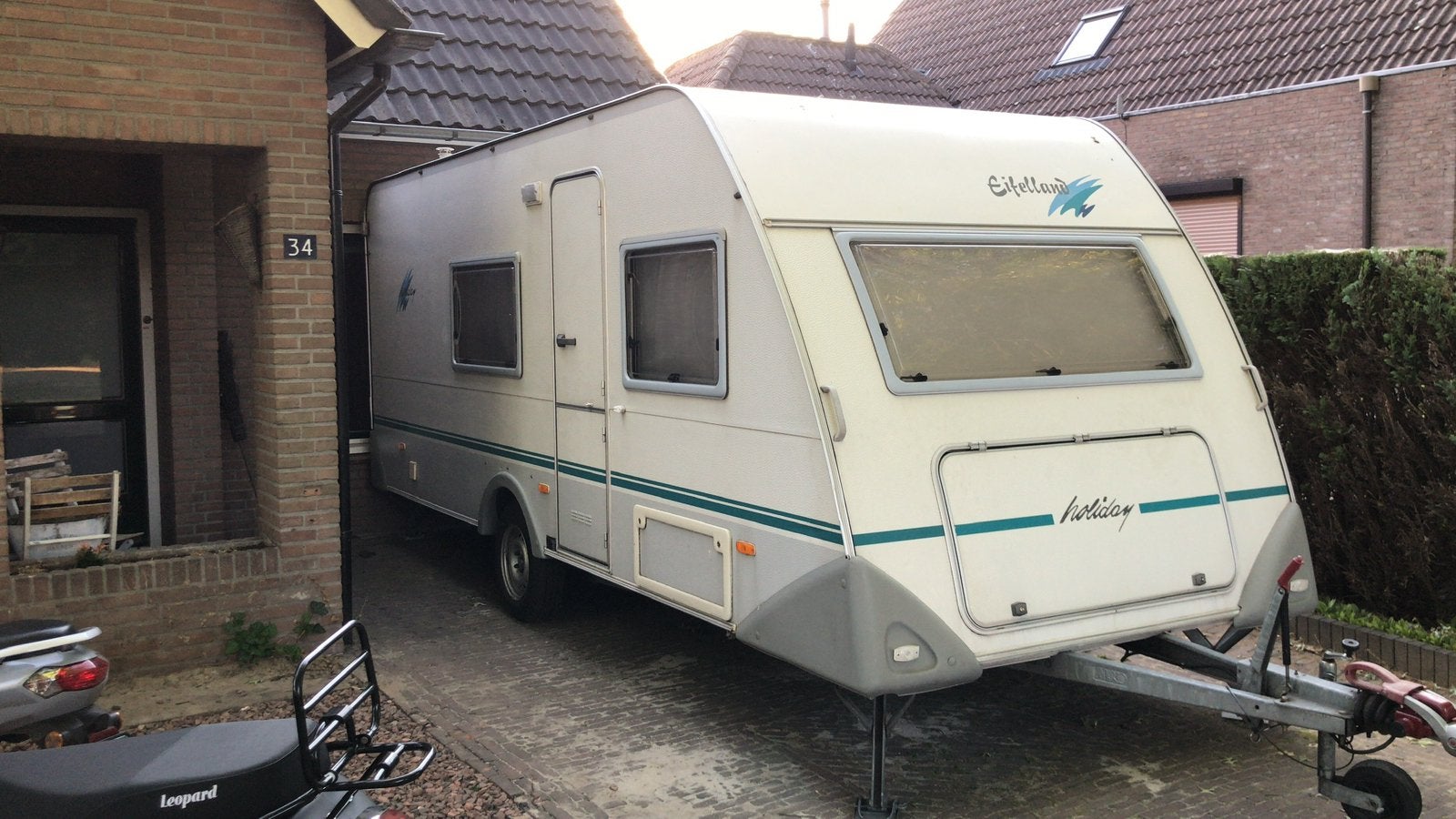 Eifelland Holiday 560TKM stapelbed walker voortent, 750 - 1000 kg, 5 tot 6 meter, Tot en met 5, Treinzit
