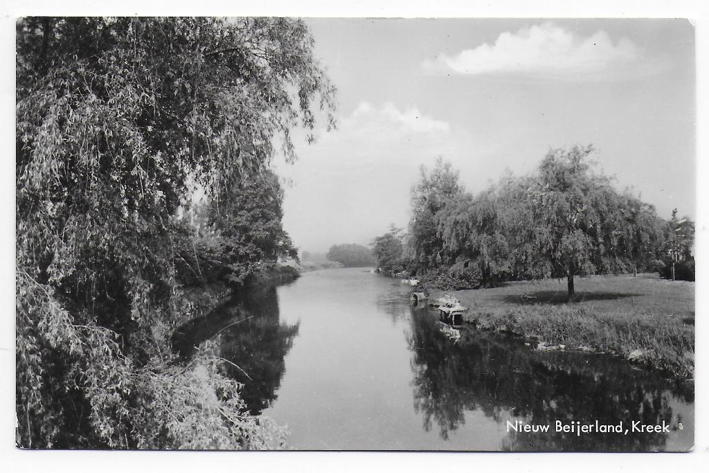 Nieuw Beijerland Kreek  gelopen   Ansichtkaart    (B8325), Ophalen of Verzenden, 1960 tot 1980, Gelopen