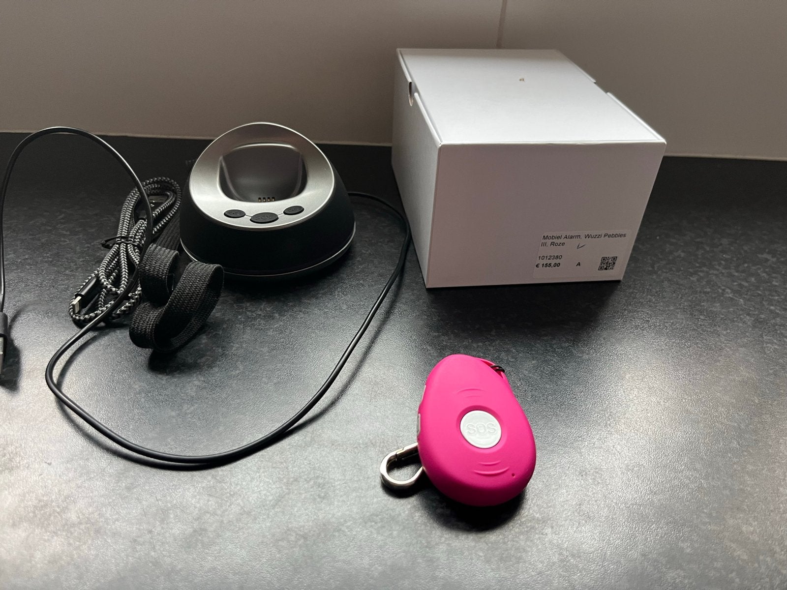 Mobiel Alarm Wuzzi Pebbles III Roze met Oplaadstation, Diversen, Verpleegmiddelen, Ophalen of Verzenden, Zo goed als nieuw