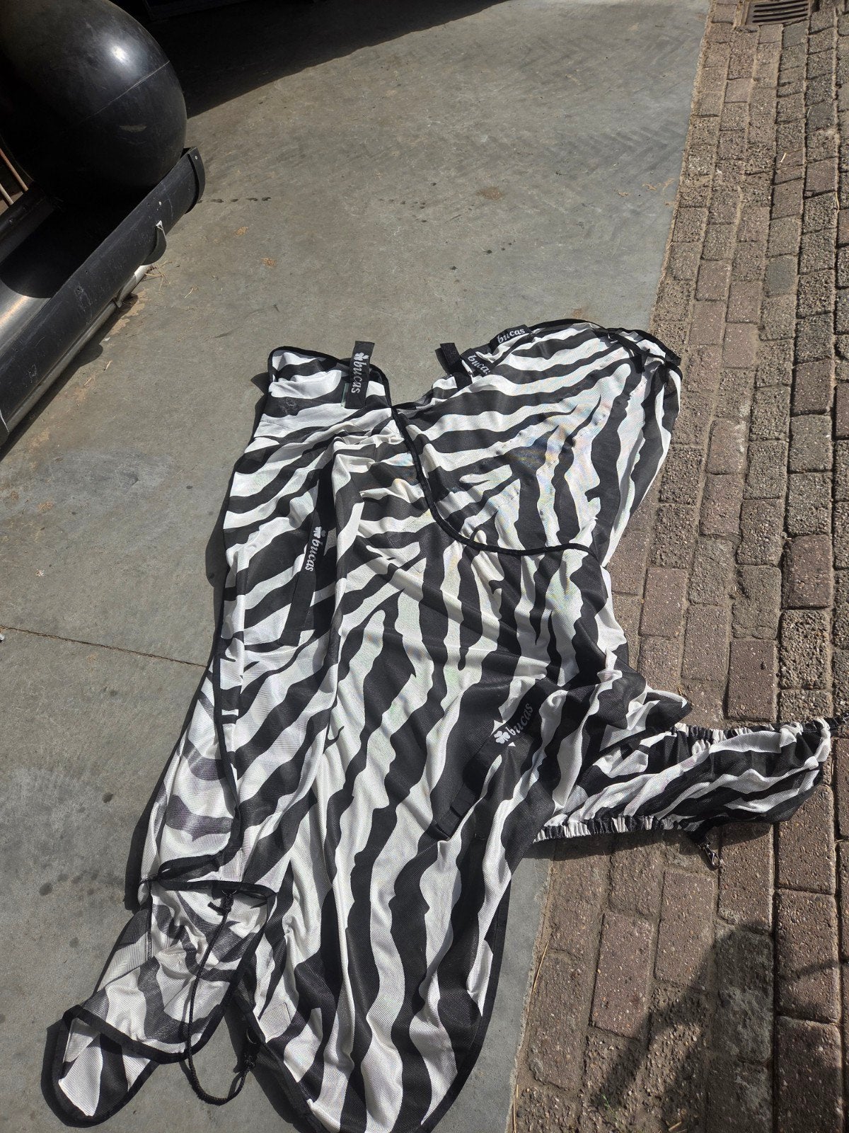 Bucas Vliegendeken buzz off zebra full neck maat 130, Ophalen of Verzenden, Zo goed als nieuw, Deken, Bucas