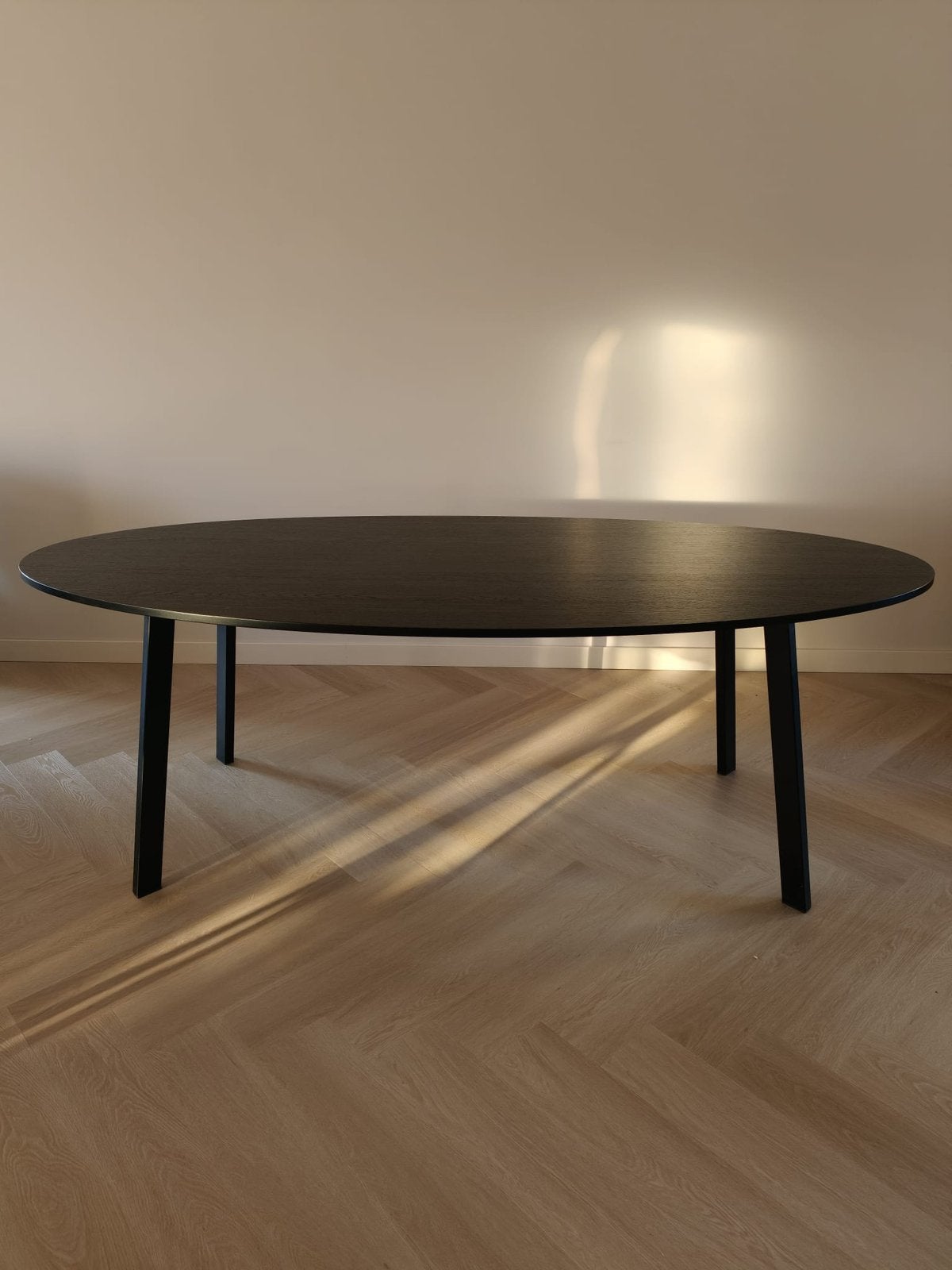 Eikentafel zwart ovaal - I poten schuin - 220 x 100 cm, Huis en Inrichting, 100 tot 150 cm, 200 cm of meer, Ophalen of Verzenden