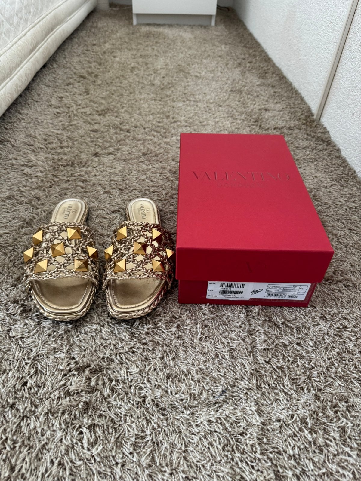 Valentino slippers maat 41, Ophalen of Verzenden, Zo goed als nieuw, Zwart