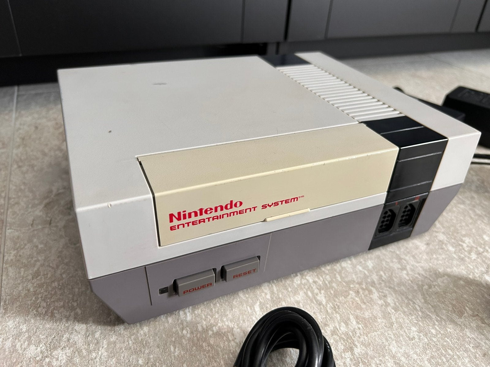 Nintendo NES met twee controllers en boekje, Ophalen of Verzenden, Gebruikt, Met 2 controllers