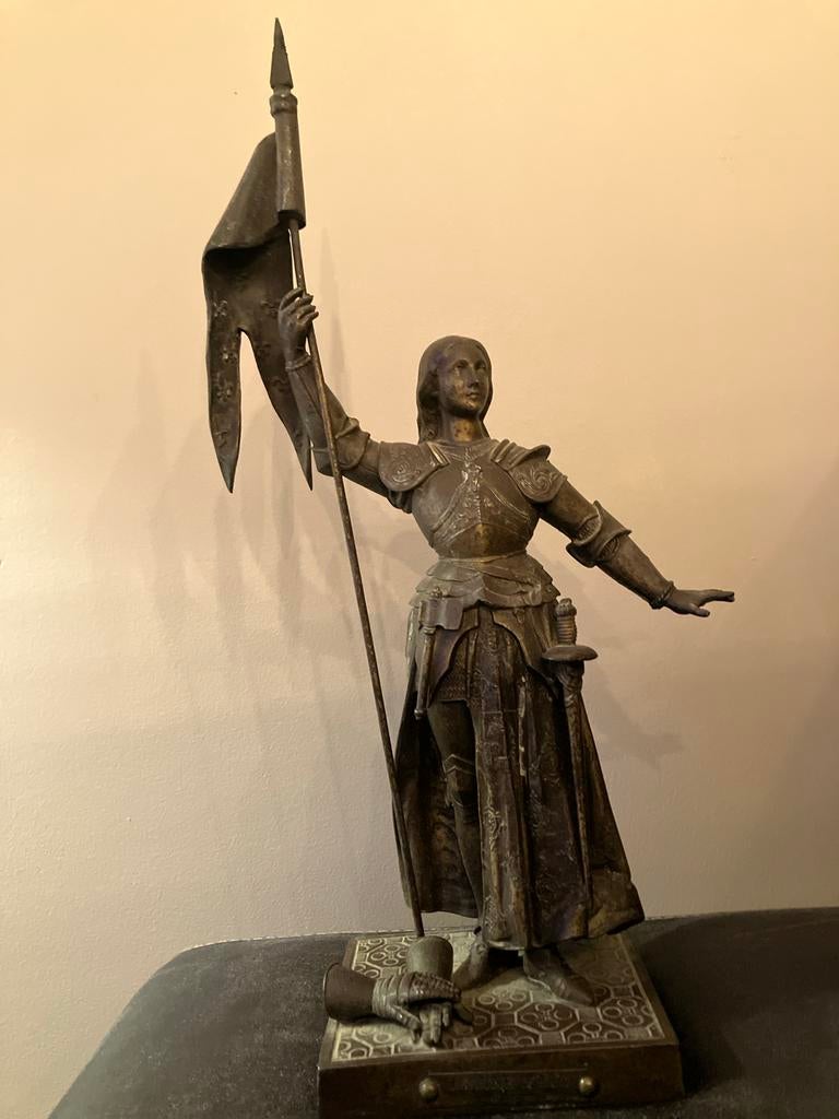Vintage Jeanne d'Arc Bronzen Beeld met Vlag en Zwaard, Ophalen of Verzenden, 20 - 50 cm, Beeld, Bruin