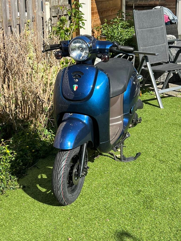 ZNEN  25 km  BTC scooter, Ophalen, Zo goed als nieuw, Benzine, 50 cc