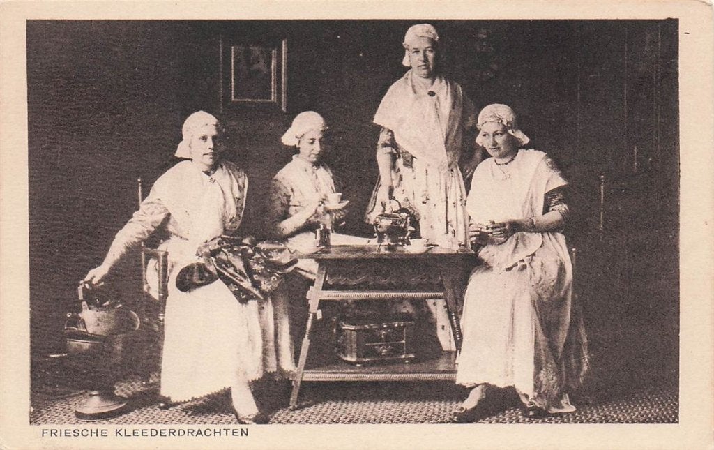 703-027-001 Friesche Kleederdrachten, Verzenden, Voor 1920, Friesland