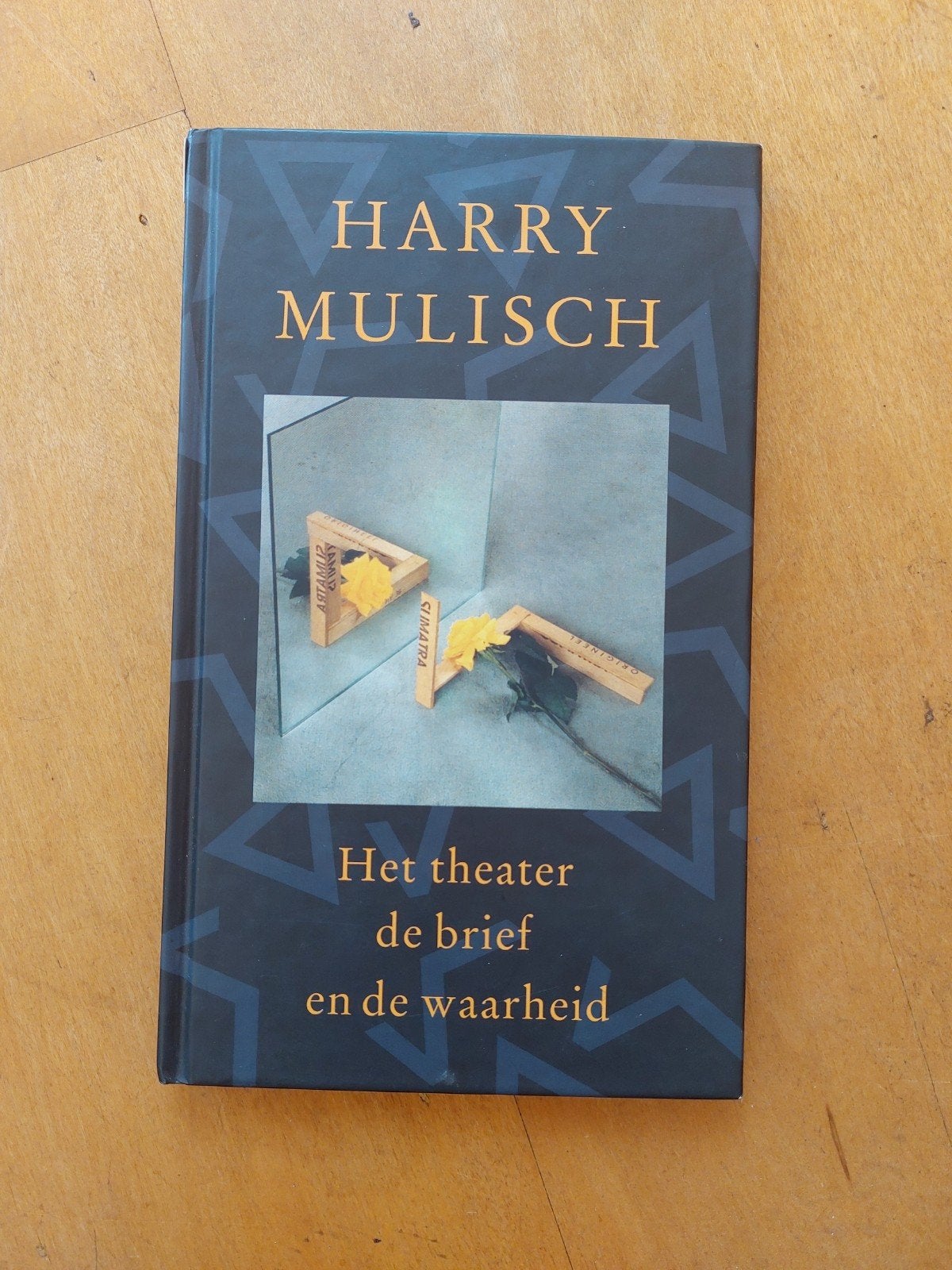 Harry Mulisch - Het theater, de brief en de waarheid, Harry Mulisch, Ophalen of Verzenden, Zo goed als nieuw, Nederland