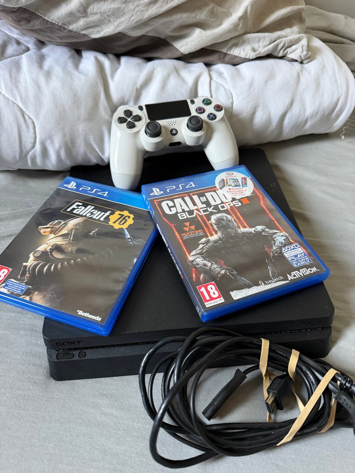 PlayStation 4 Slim 500GB met controller en 2 games, Ophalen of Verzenden, Met 1 controller, Slim, 500 GB