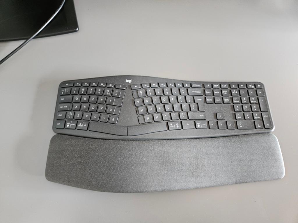 Logitech ERGO K860 Ergonomisch Draadloos Toetsenbord, Computers en Software, Toetsenborden, Logitech, Ophalen of Verzenden, Zo goed als nieuw