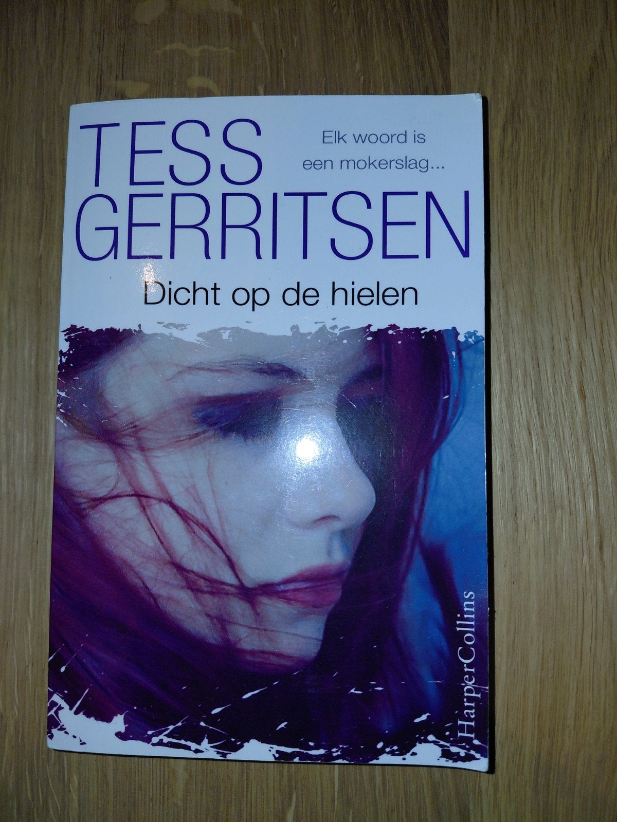 Tess Gerritsen - Dicht op de hielen, Ophalen of Verzenden, Gelezen, Tess Gerritsen, Wereld overig