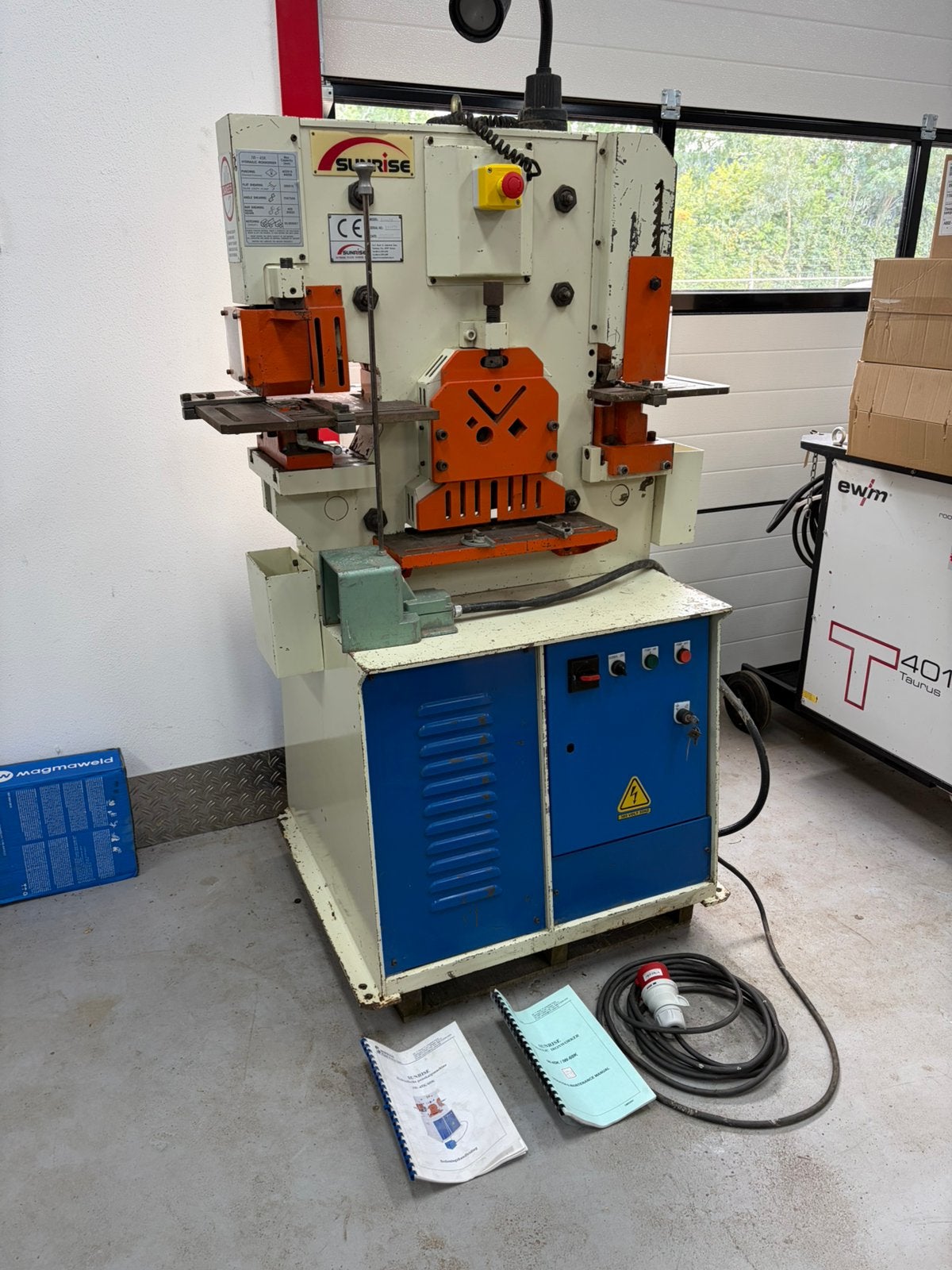 Sunrise TW-45K pons knip uithoek machine 400 volt, Ophalen of Verzenden