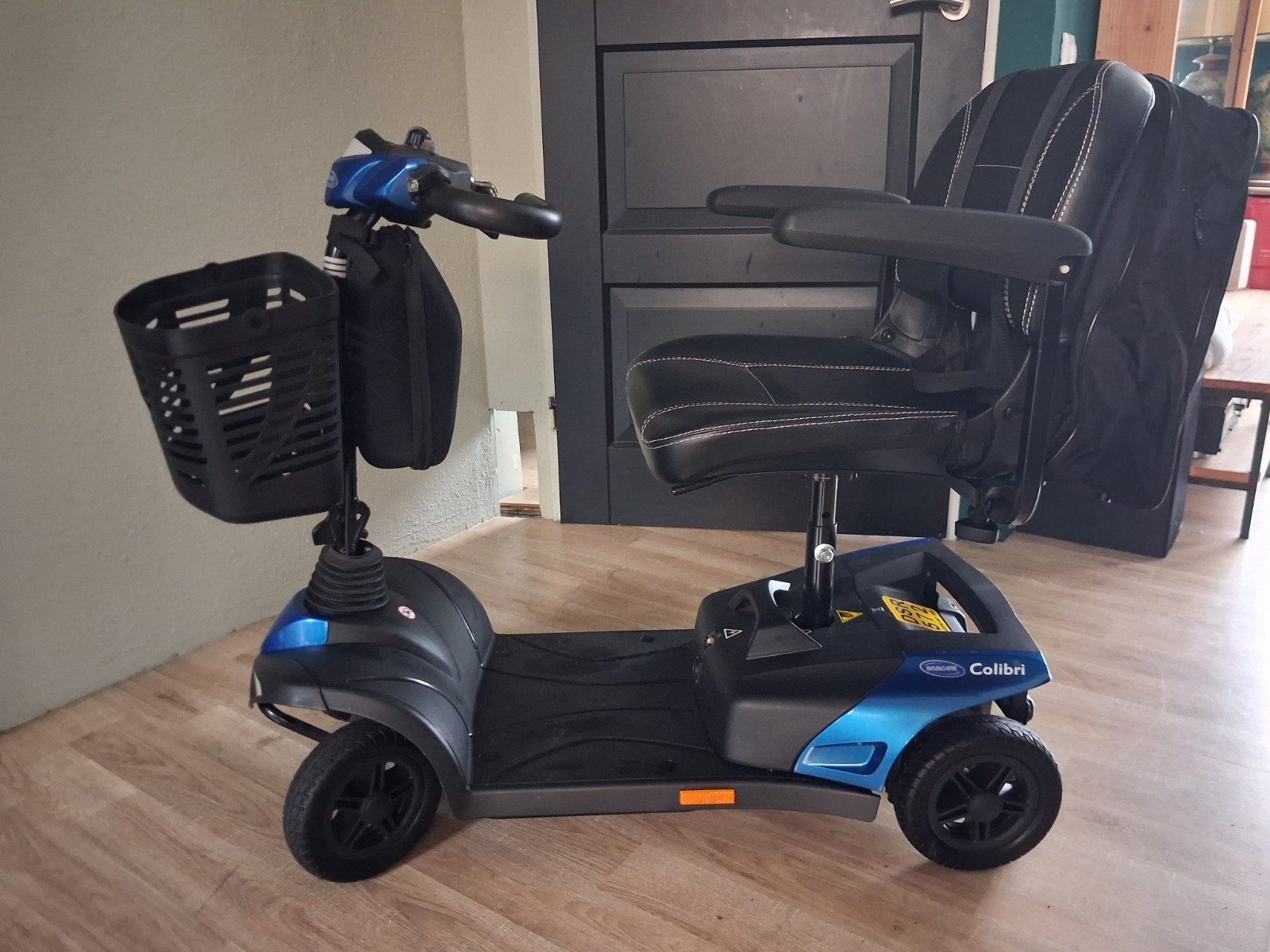 opvouwbare invacare colibri scootmobiel nieuwstaat!!, Ophalen, Zo goed als nieuw