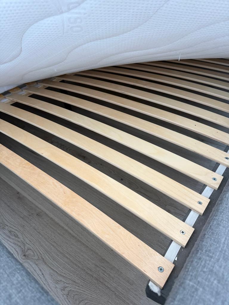 Tweepersoonsbed met lattenbodem en matras, Ophalen, Tweepersoons, Zo goed als nieuw, 180 cm